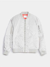 Lade das Bild in den Galerie-Viewer, Quilted Bomber Jacket
